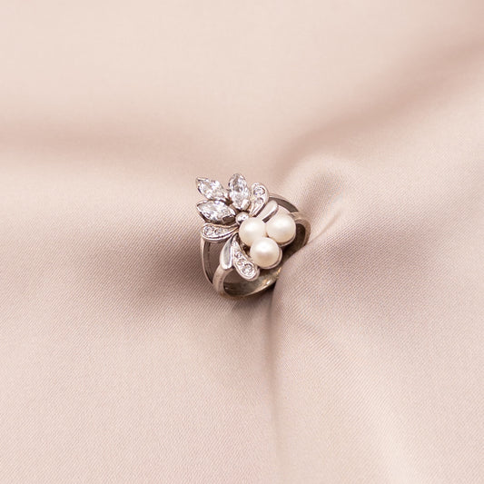 Silver ring with cubic zirconia and pearls