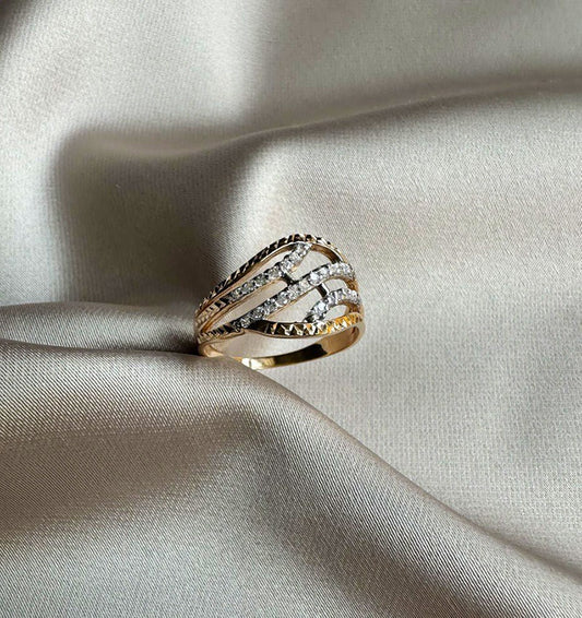 Rose gold ring with zircon