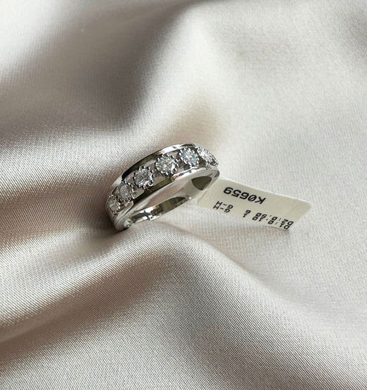 White gold ring with 0.15ct diamond