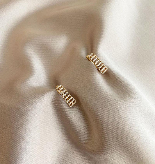 Rose gold earrings with zircon