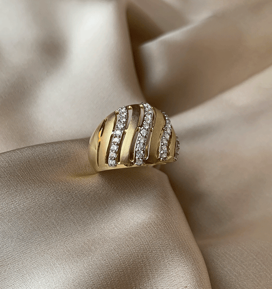 Yellow gold ring with zircon