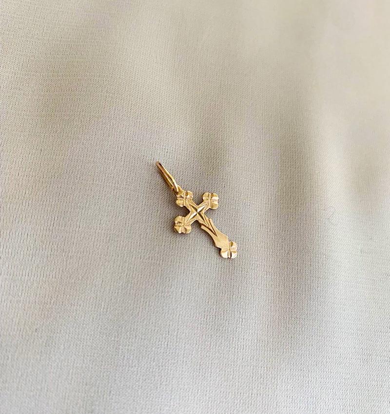Крестик из розового золота