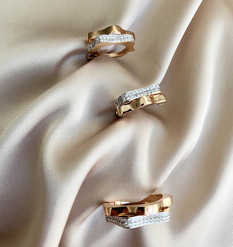 Кольцо из розового золота с цирконом