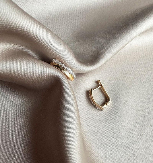 Rose gold earrings with zircon