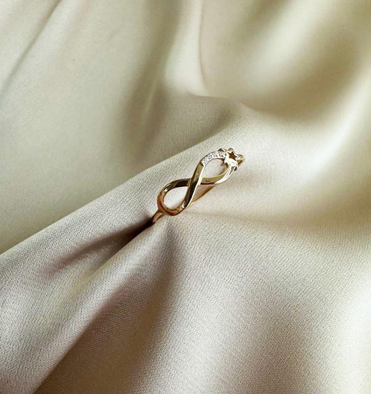 Rose gold ring with zircon