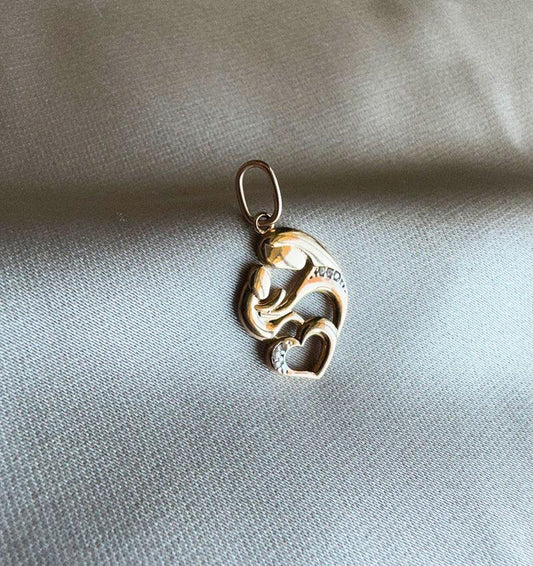 Rose gold pendant with zircon