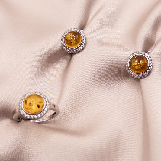 Silver set with cubic zirconia and amber