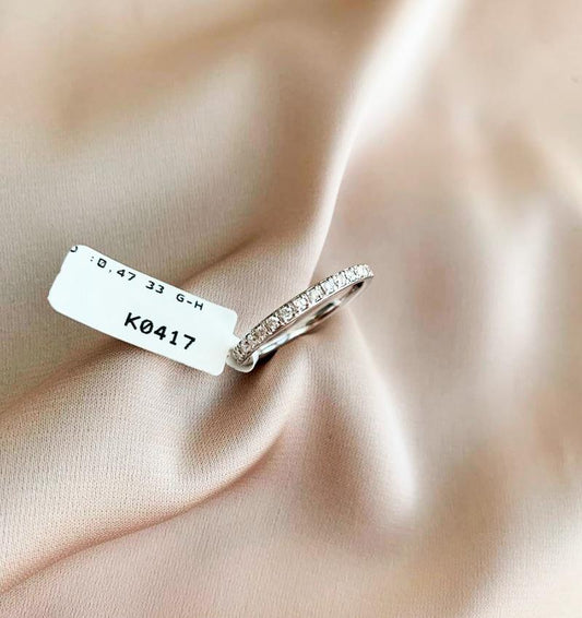 White gold ring with 0.47ct diamond