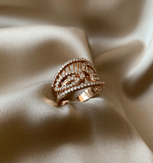 Rose gold ring with zircon