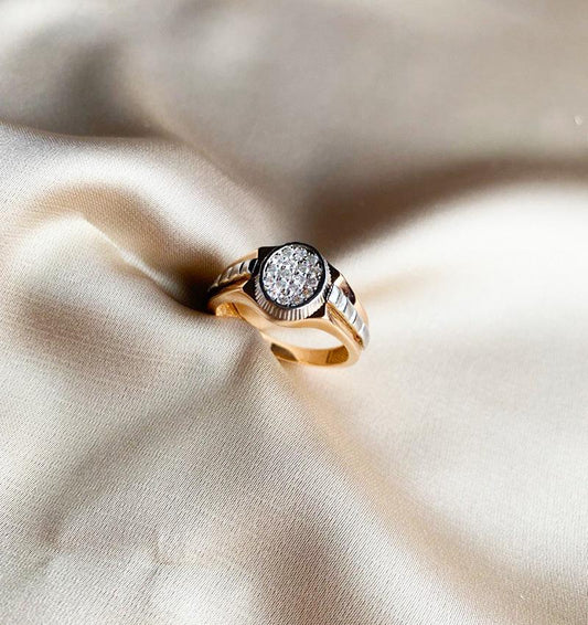 Rose gold ring with zircon