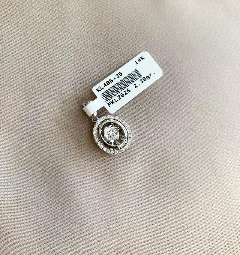 Pandantiv din aur alb cu diamant de 0,27 ct