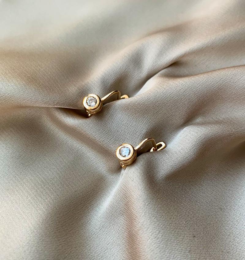 Rose gold earrings with zircon