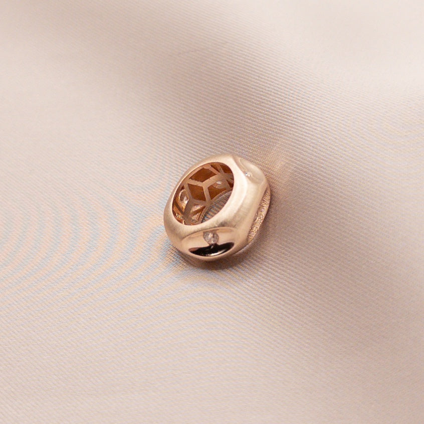 Rose gold pendant with cubic zirconia