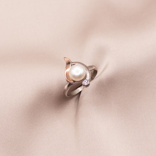 Silver ring with cubic zirconia and pearls