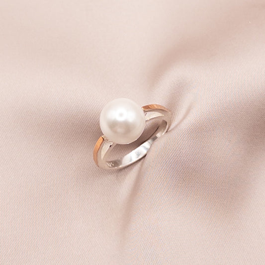 Silver ring with gold accents and pearls