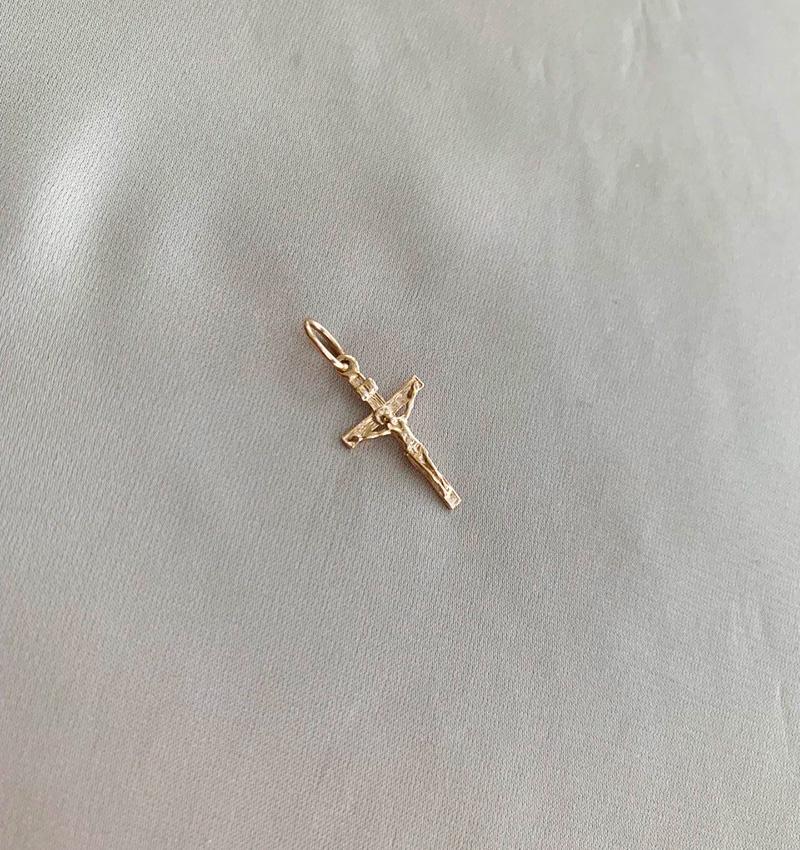 Крестик из розового золота