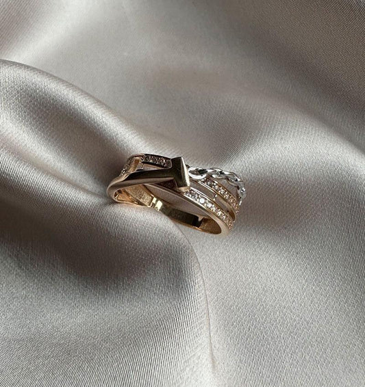 Rose gold ring with zircon