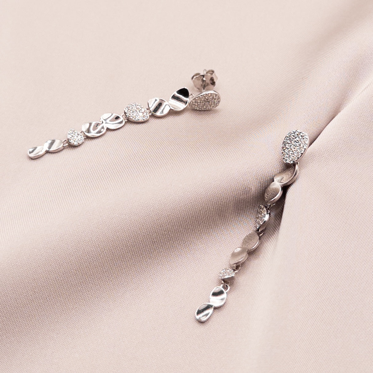 Серьги из серебра с цирконом