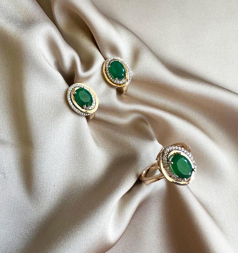 Rose gold set with zircon and chrysolite