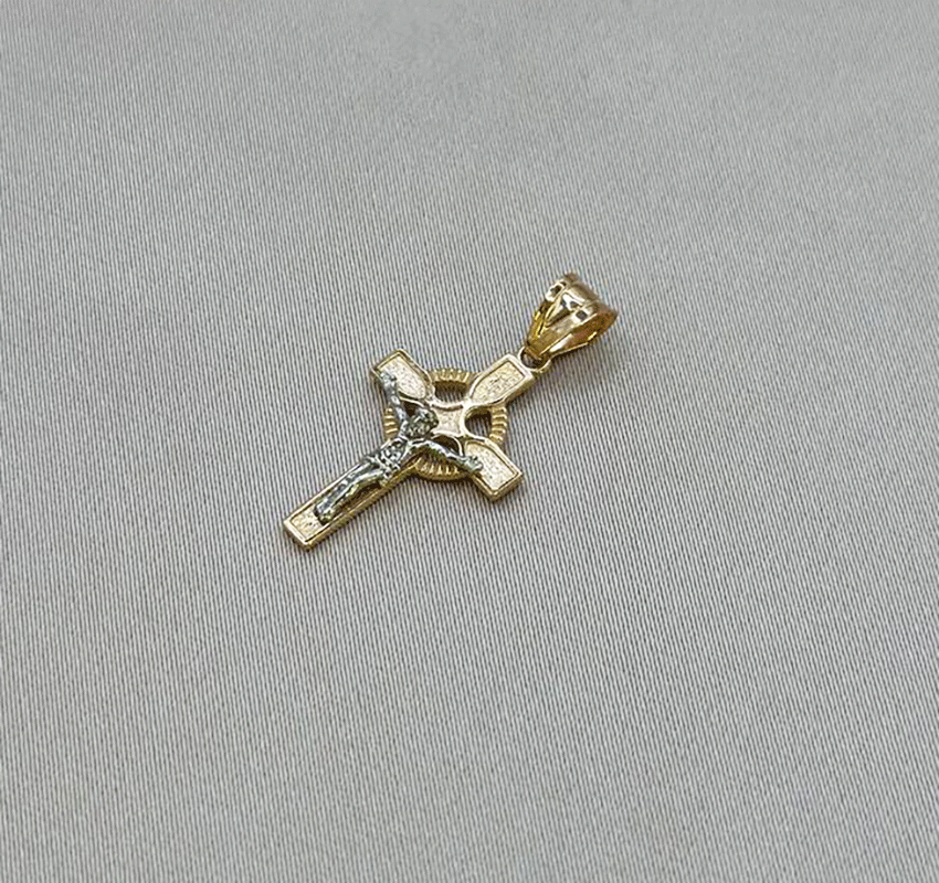 Крестик из розового золота