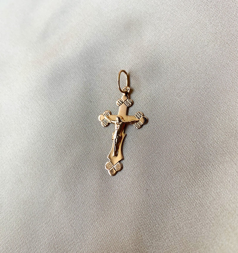 Cruce din aur roz