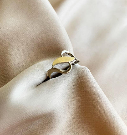 Inel din argint cu inserții de aur, zirconiu și perle