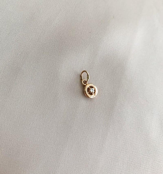 Rose gold pendant with zircon