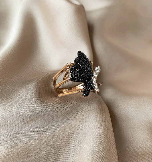 Yellow gold ring with zircon