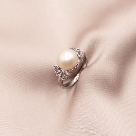 Silver ring with cubic zirconia and pearls