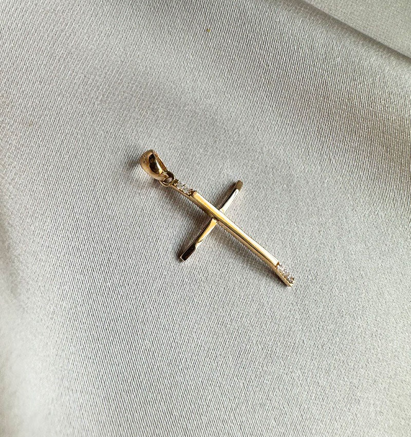 Cruce din aur roz cu zirconiu