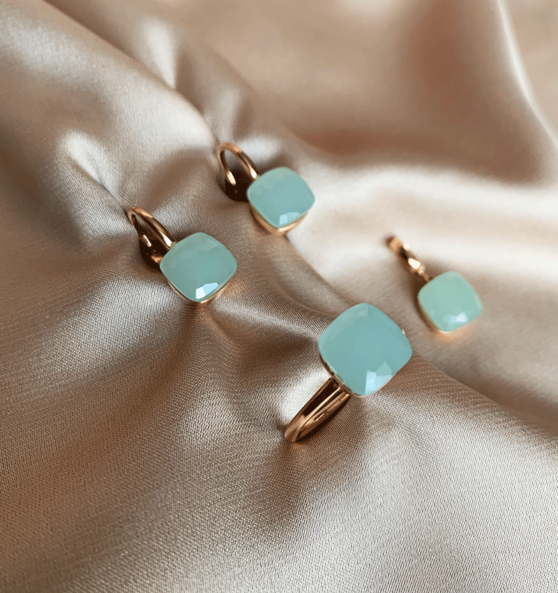 Rose gold set with quartz