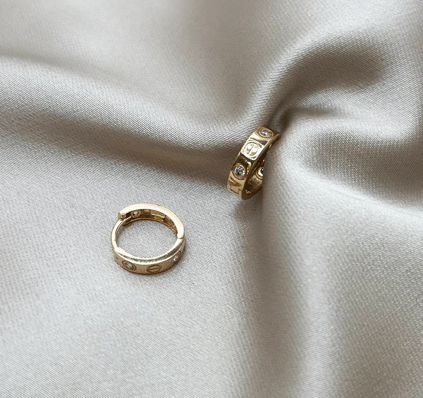 Rose gold earrings with zircon