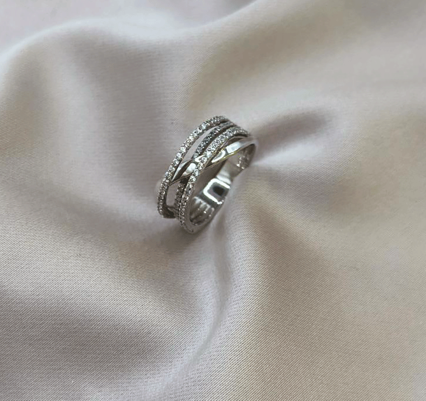 White gold ring with zircon