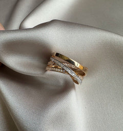 Rose gold ring with cubic zirconia