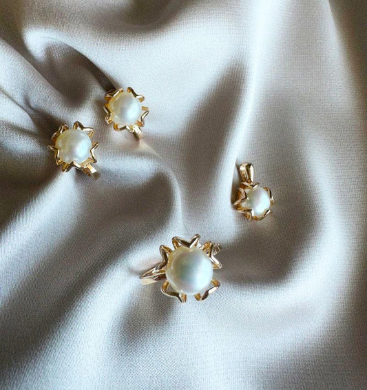 Rose gold set with pearls