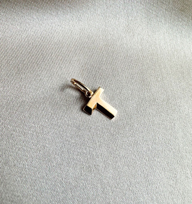 Pandantiv cu literă din aur roz