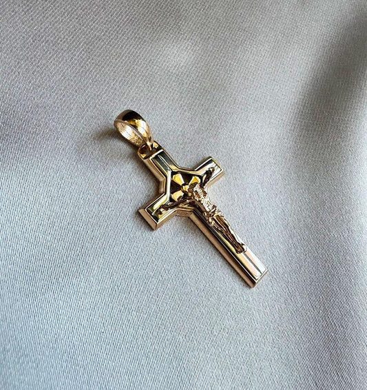Крестик из розового золота